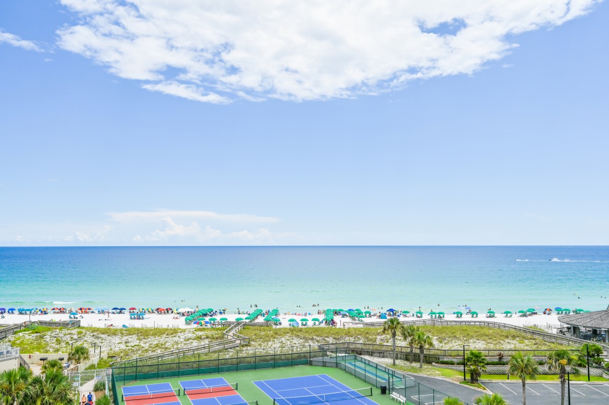 Gulf-front beach location Destin FL Islander Resort vacation rental