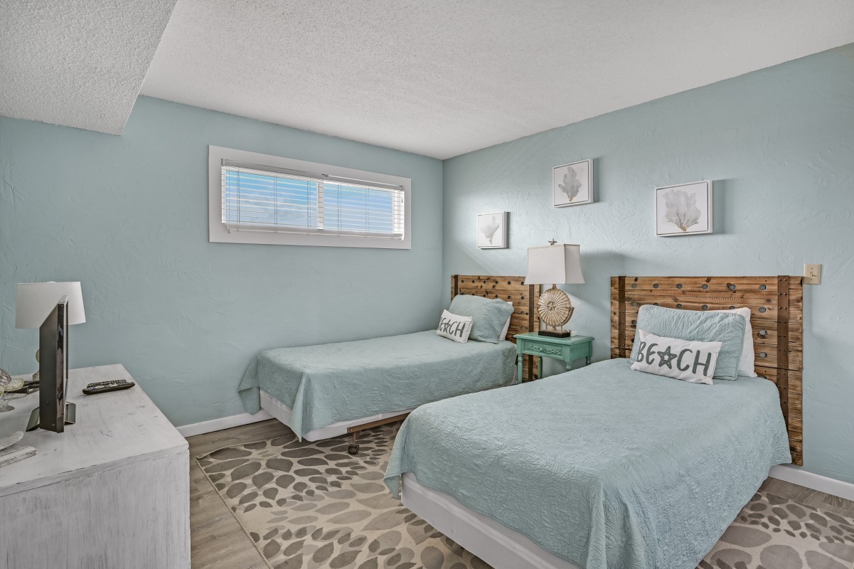 Guest bedroom twin beds Unit 703 Destin FL beach condo rental