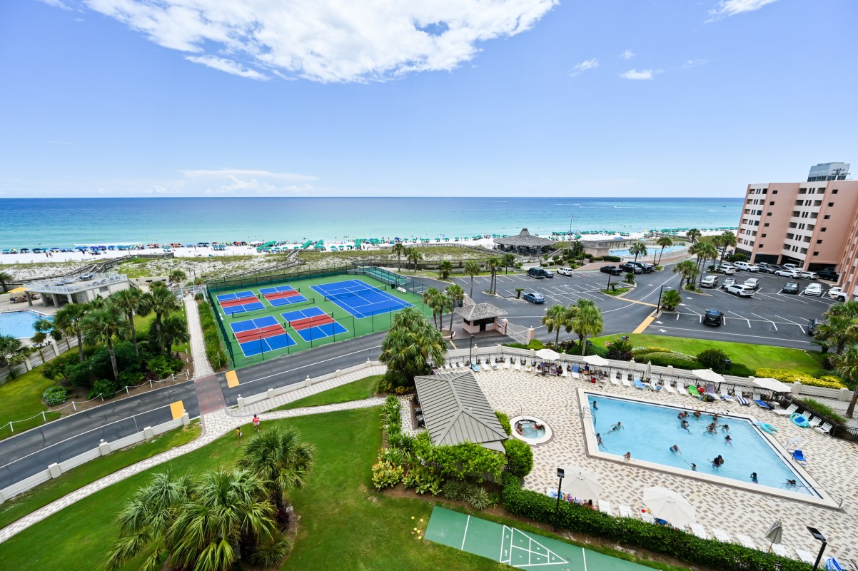 Islander Resort pool Destin FL beachfront vacation rental amenities