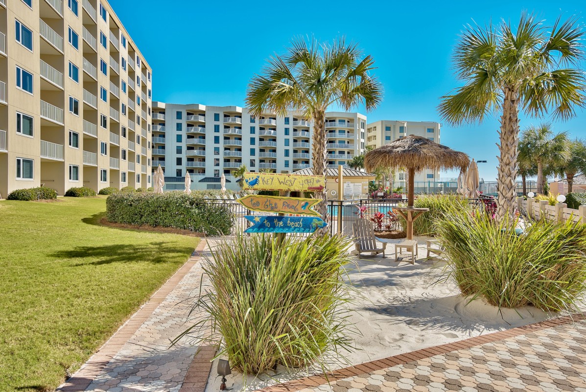 Islander Resort amenities facilities Destin beachfront short-term rental